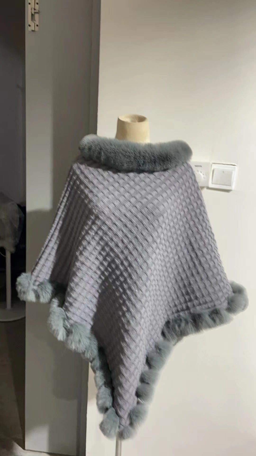 Poncho avec garniture en fourriure