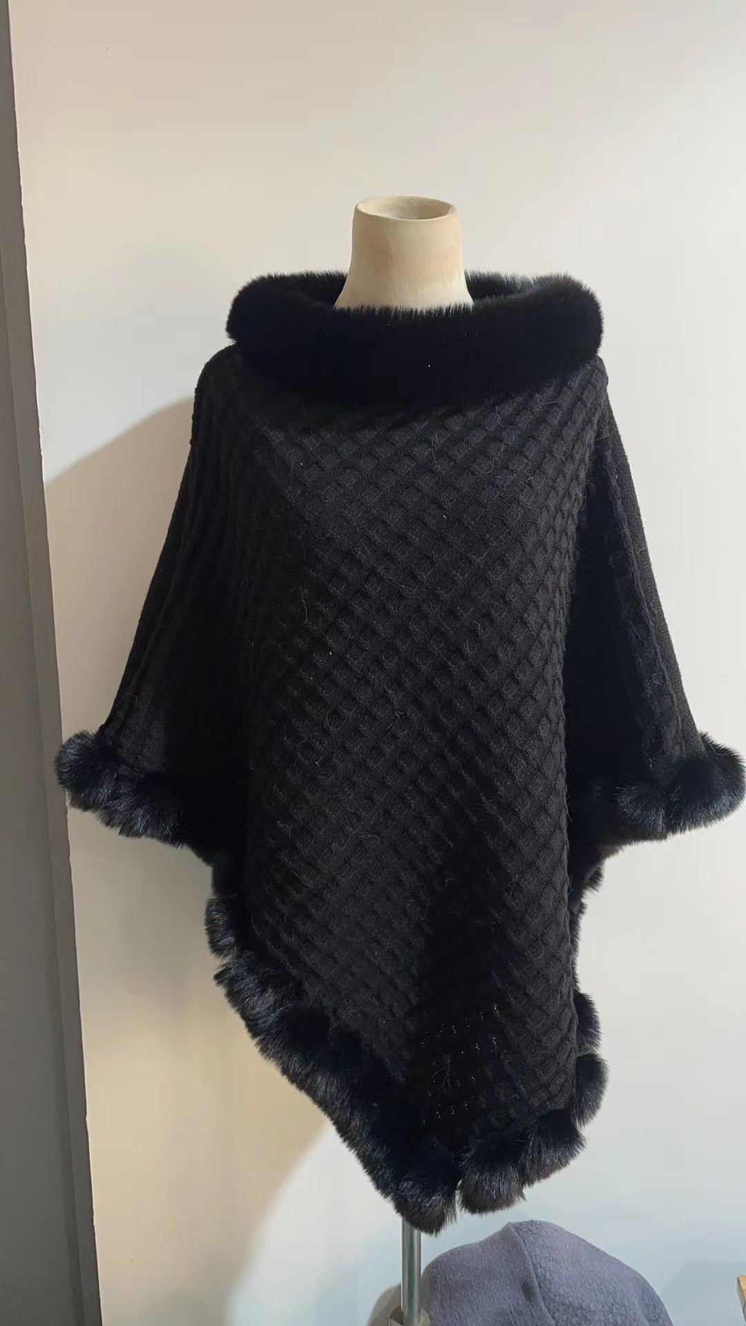 Poncho avec garniture en fourriure