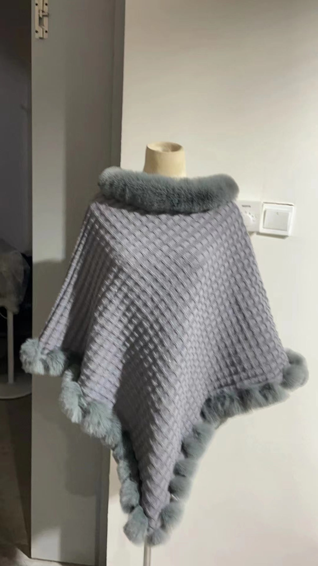 Poncho avec garniture en fourriure