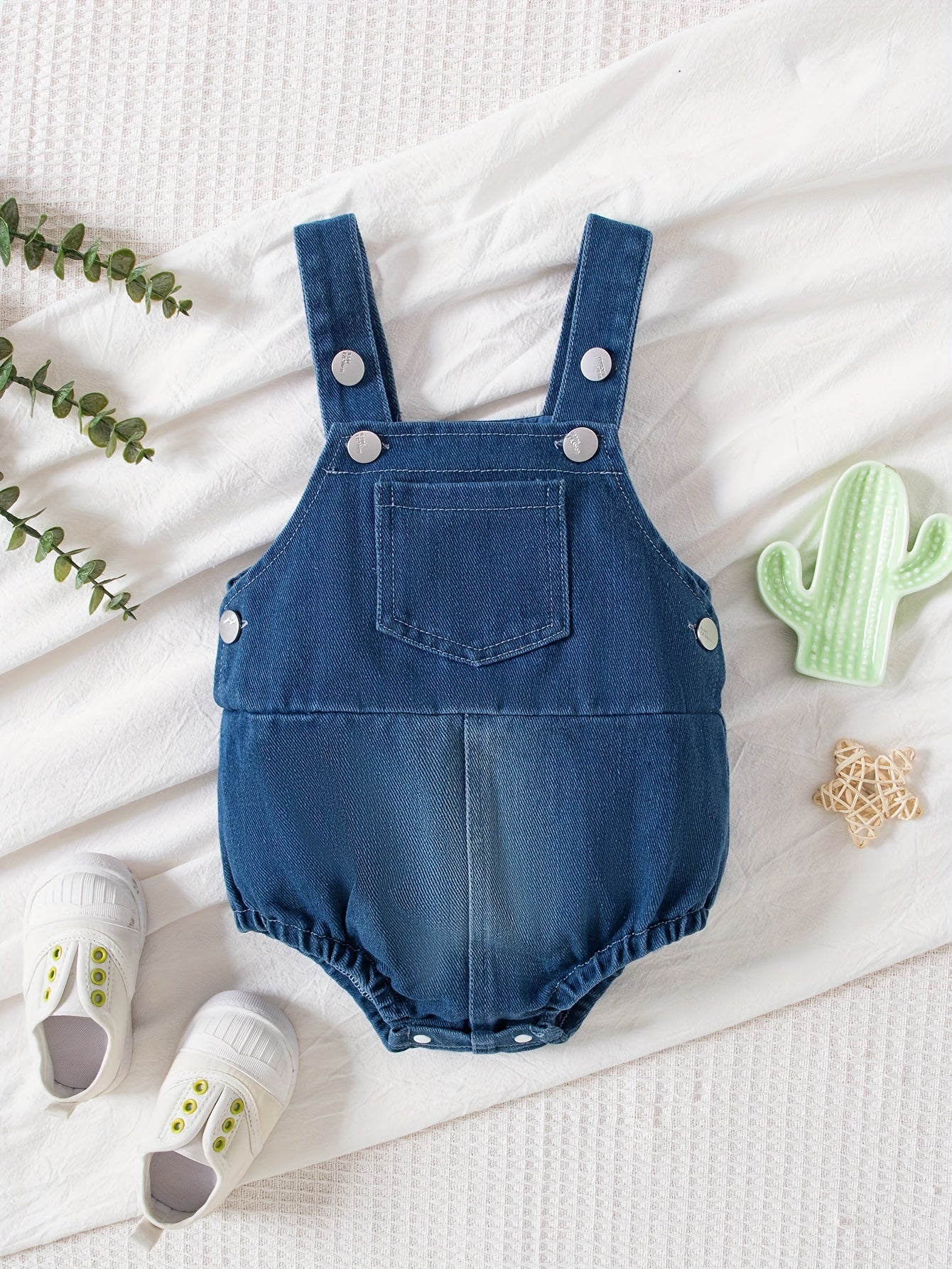 Salopette en denim pour bébé