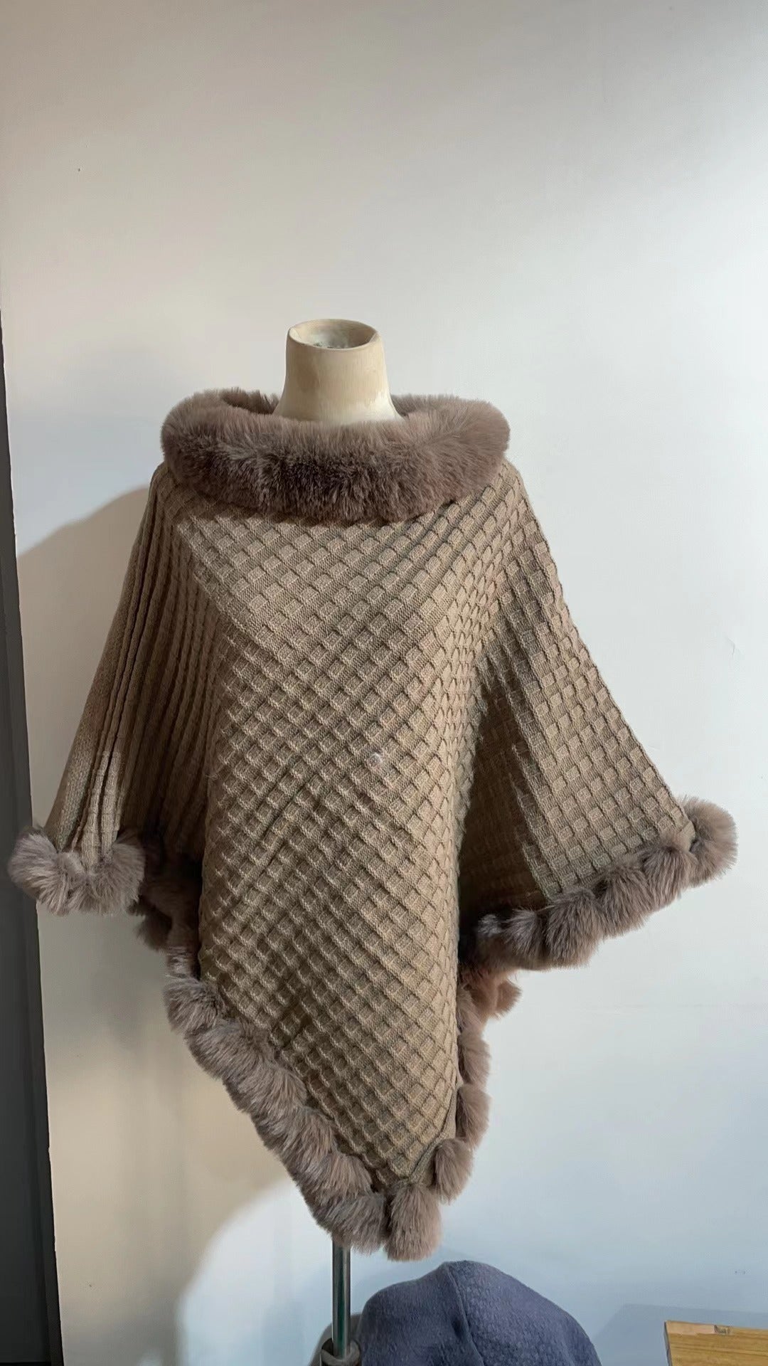 Poncho avec garniture en fourriure