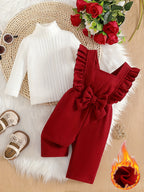 Barboteuse avec haut à col roulé et pantalon long.