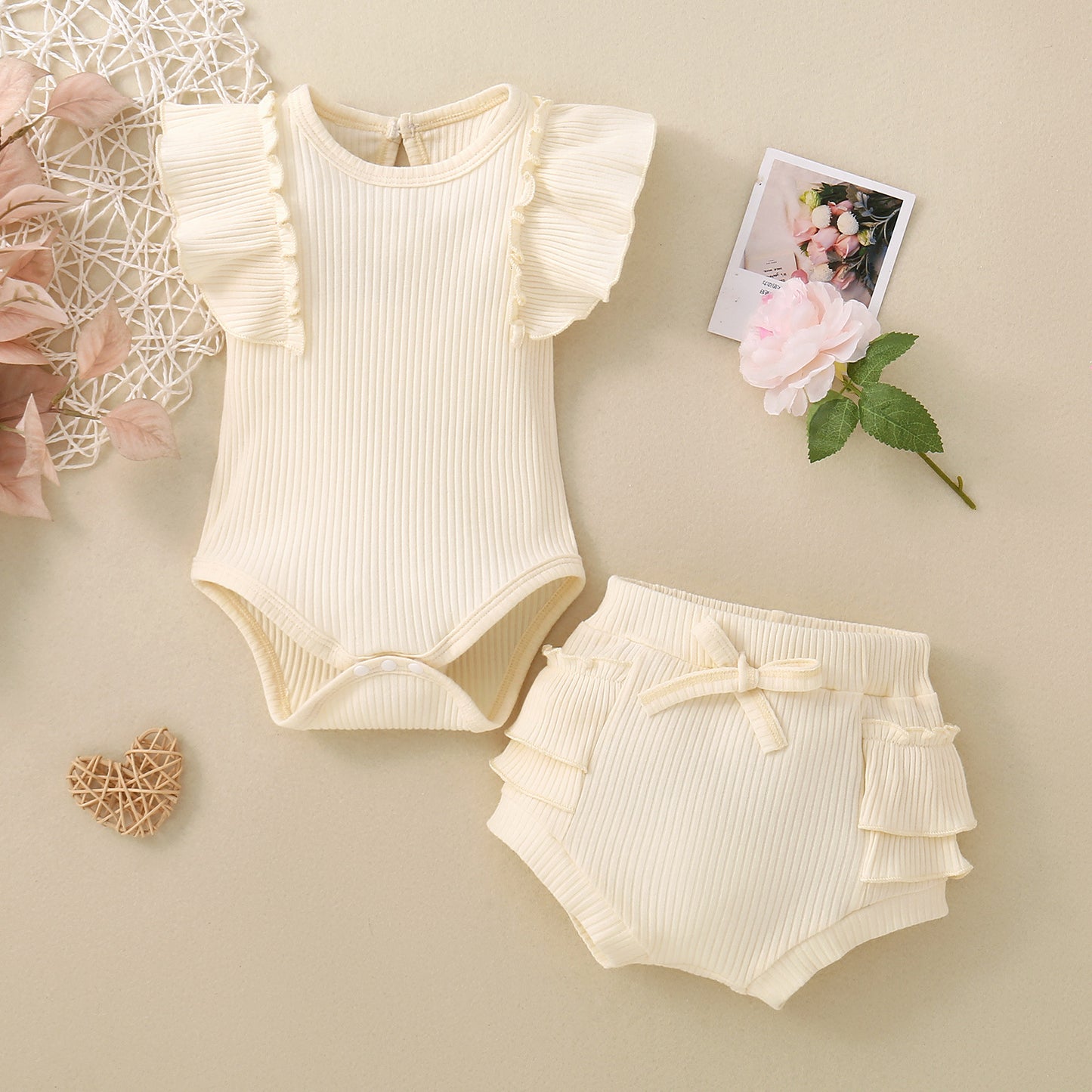 Ensemble short et haut à manches volantées bébé fille