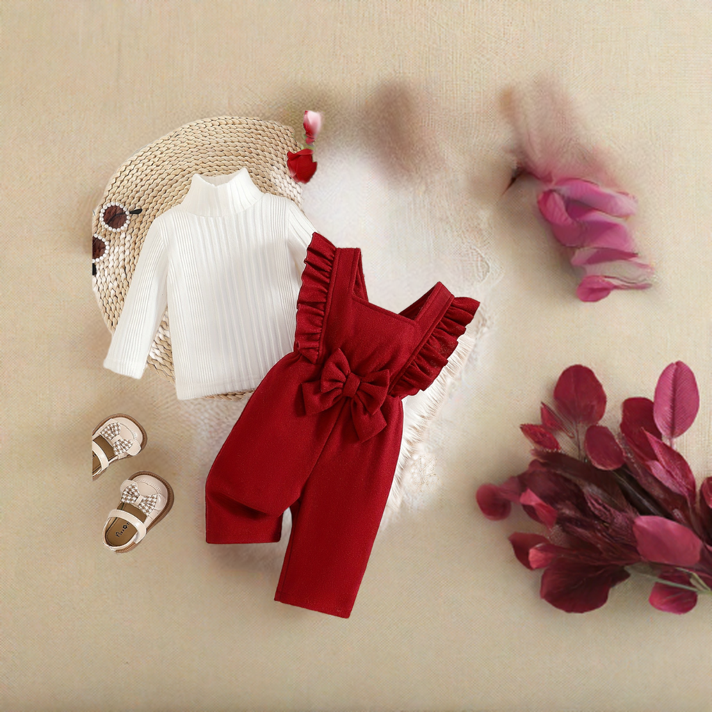 Barboteuse avec haut à col roulé et pantalon long.