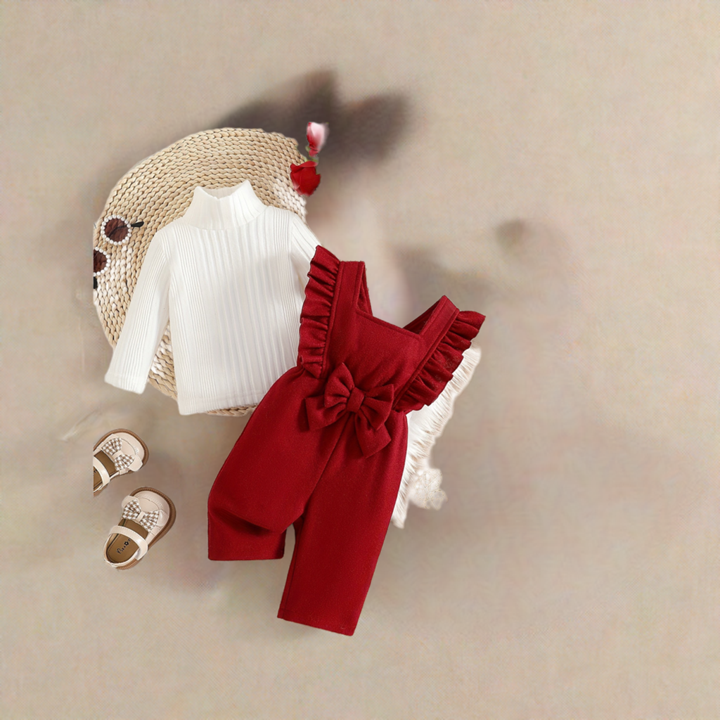 Barboteuse avec haut à col roulé et pantalon long.