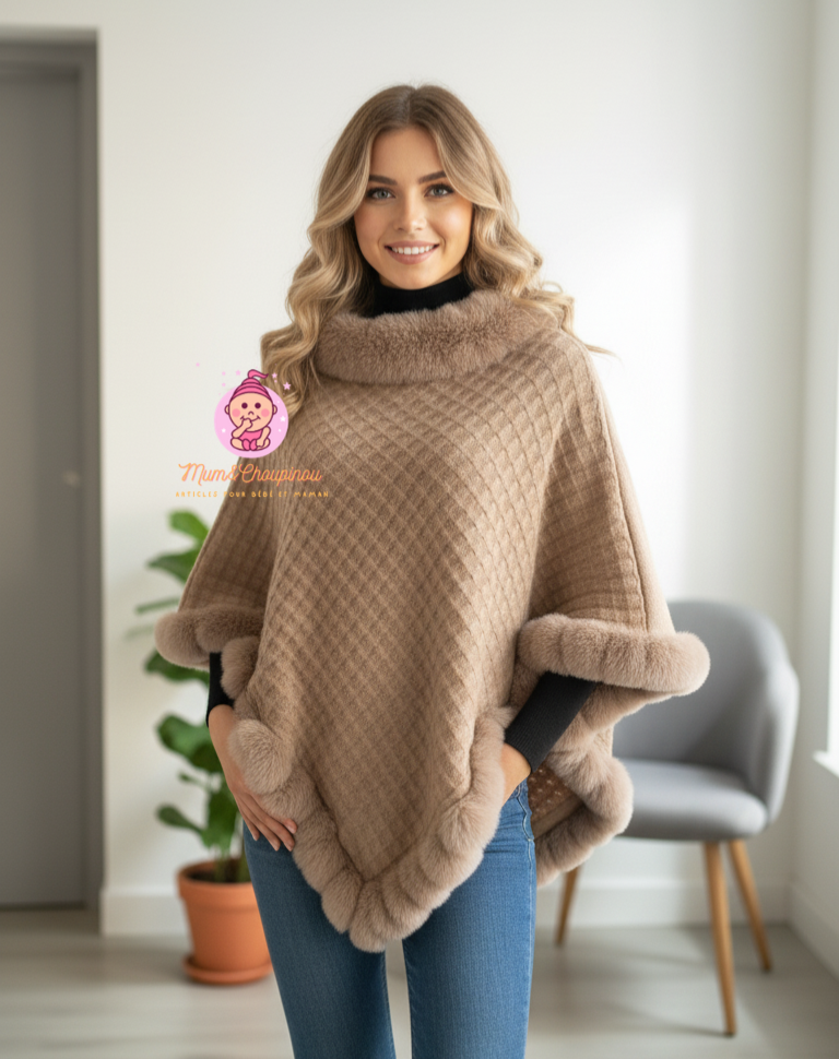 Poncho cape tricotée avec garniture en fausse fourrure