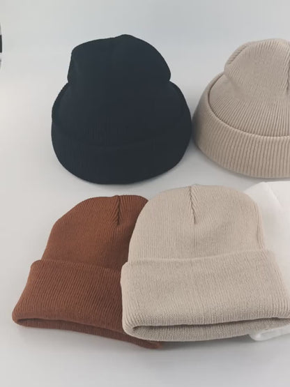 3 bonnets tricotés pour bébé